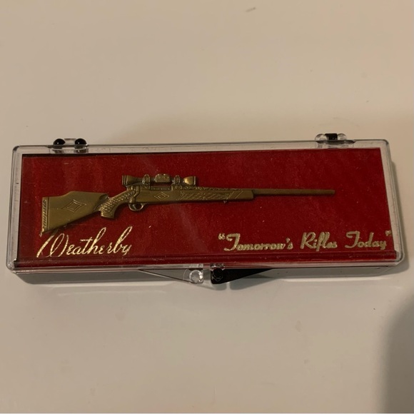 VINTAGE WEATHERBY
RIFLE TIE CLIP
“TOMORROW'S RIFLES
TODAY “ IOB A COLLECTABLE - Picture 8 of 9
